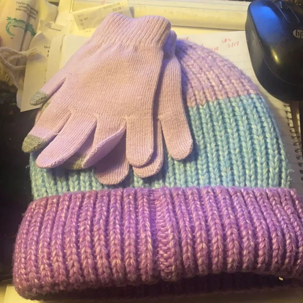 Wonder Nation hat and gloves